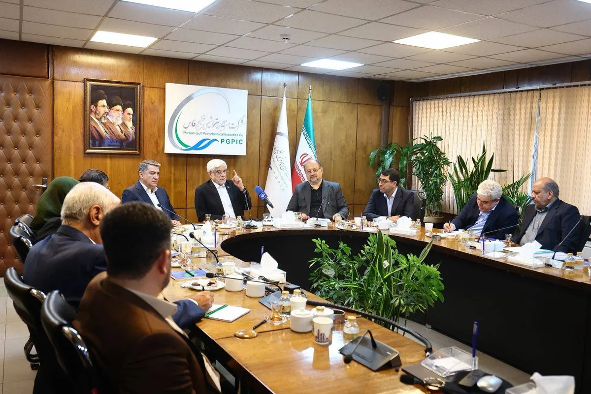 معاون اول رئیس جمهور: روند بازسازی، نوسازی و بهسازی صنایع آسیب‌دیده باید با سرعت بیشتری دنبال شود