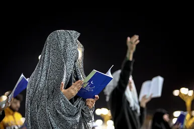 مراسم احیاء شب ۱۹ ماه رمضان در حرم مطهر رضوی