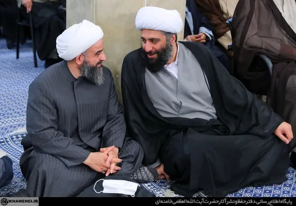 رهبر معظم انقلاب: در مقابل شمشیر‌های خون‌ریز تبلیغات دشمنان، تبلیغ را اولویت اول بدانیم | غفلت از تبلیغ ما را دچار استحاله فرهنگی می‌کند + فیلم و عکس