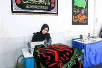 گفتگو با زنی که پای اعتقاداتش ایستاده است | طرح «یا زهرا(س)» بر پرده‌های مذهبی