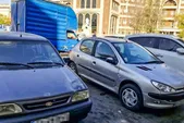 نارضایتی مردم و بیماران از  پارک بی قاعده خودرو‌ها در اطراف بیمارستان شهید هاشمی‌نژاد مشهد
