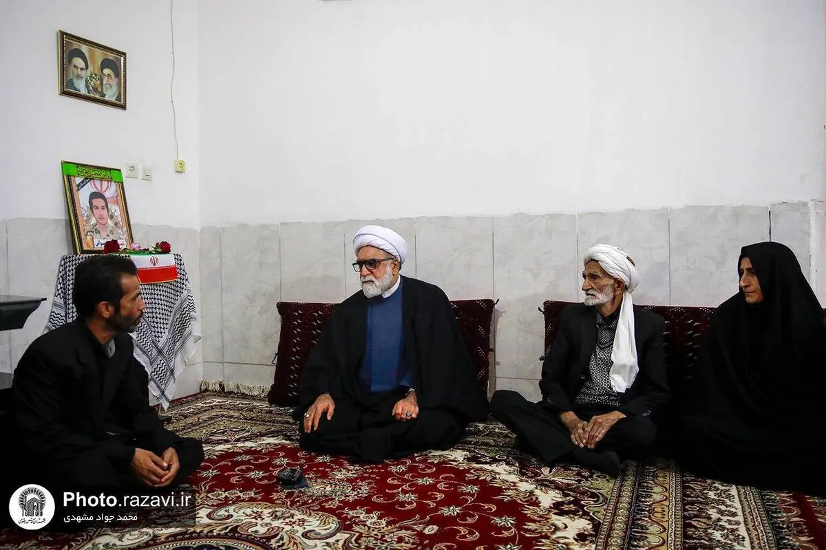 دیدار تولیت آستان قدس رضوی با خانواده شهید «رضا رضوانی»