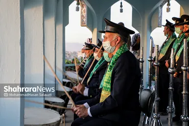 آیین نقاره نوازی حرم مطهر رضوی در آستانه میلاد امام رضا(ع)