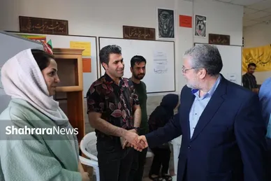 عکس‌هایی از بازدید شهردار مشهد از شعب اخذ رای در سطح شهر