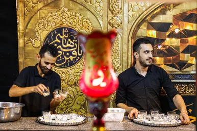 حال و هوای شهر مشهد در شب هشتم محرم