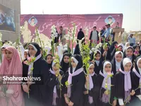 دختران مشهدی به مناسبت میلاد حضرت معصومه (س) حرم مطهر رضوی را گلباران کردند + فیلم