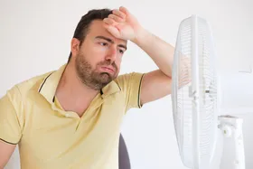 دلیل گرگرفتگی بدن و سوزش کف دست و پا چیست؟ | راهکارهای عملی برای حل این مشکل
