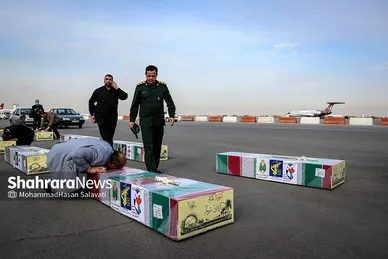 استقبال از پیکر مطهر ۱۲ شهید گمنام دفاع مقدس در فرودگاه هاشمی نژاد مشهد