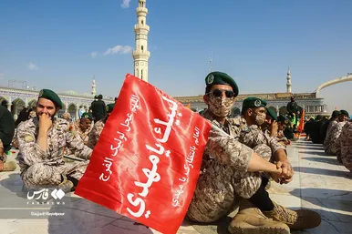 صبحگاه مشترک نیرو‌های مسلح در مسجد جمکران