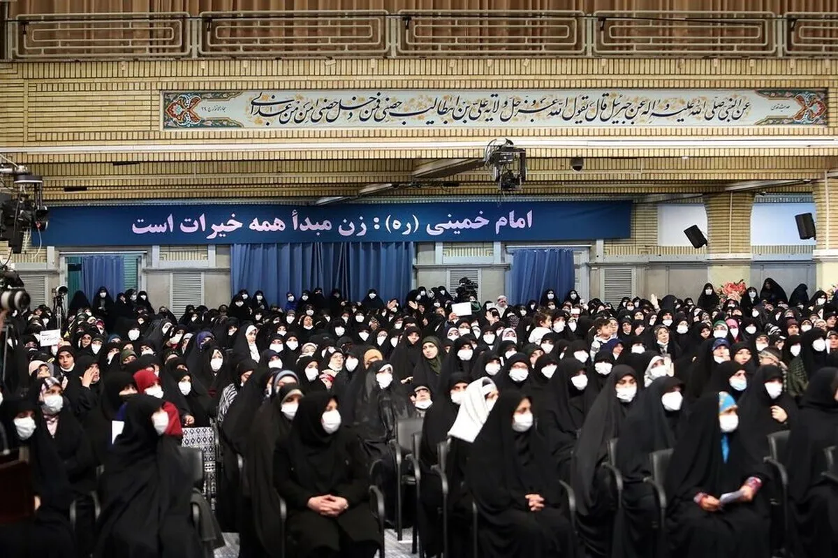 ویدئو| هم‌خوانی گروه سرود در دیدار جمعی از بانوان منتخب با رهبر انقلاب