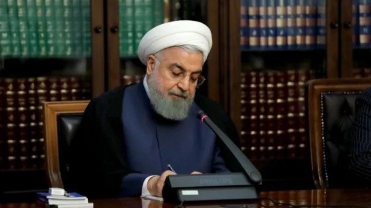 دکترروحانی، قانون تشدید مجازات اسید پاشی و حمایت از بزه دیدگان ناشی از آن را ابلاغ کرد