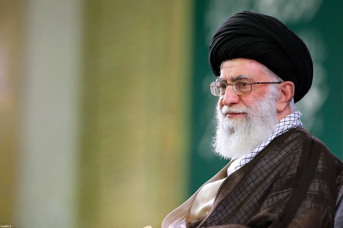 بازخوانی بیانات رهبر شهید انقلاب به مناسبت ۲۷ شهریور، روز شعر و ادب فارسی | زبان فارسی در قاب دغدغه‌های رهبر شهید