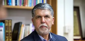 صالحی در پیامی توییتری: قلم&zwnj;ها و دوربین&zwnj;ها در کنار پزشکان و پرستارانند