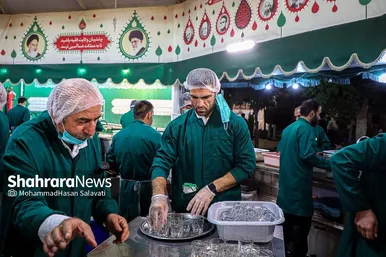 عرض ارادت قهرمانان ورزش ایران در حرم مطهر رضوی