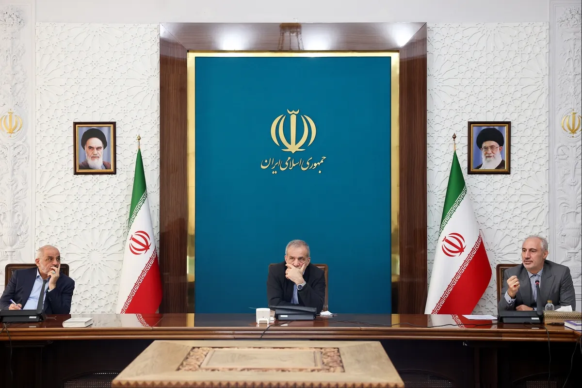 جلسه پیگیری تسریع در احداث نیروگاه‌های برق خورشیدی با حضور رئیس جمهور برگزار شد (۲ بهمن ۱۴۰۳)