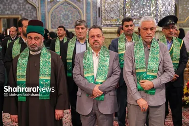 مراسم تعویض پرچم گنبد و پوش ضریح حرم مطهر ثامن الحجج (ع)