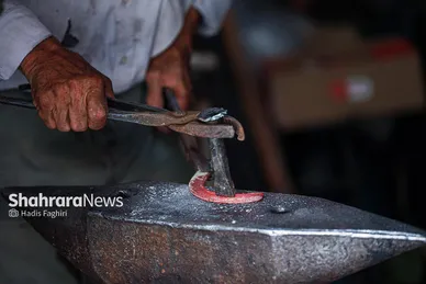عزیزِ آهنگر