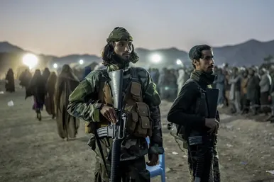 عکس‌هایی از بازگشت اجباری مهاجران افغانستانی از پاکستان