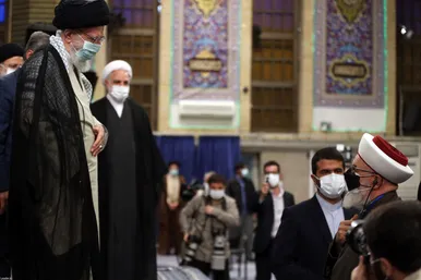 دیدار جمعی از مسئولان نظام و مهمانان شرکت کننده در کنفرانس وحدت اسلامی با رهبر معظم انقلاب