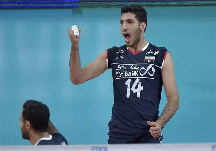 معنوی نژاد در راه لهستان