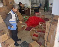 کشف و ضبط ۲۰۰ کارتن نوشمک غیربهداشتی در مشهد (۲۷ مرداد ۱۴۰۵)
