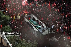 ویدیو | تصاویری از انتقال پیکر مطهر رهبر شهید انقلاب با بالگرد به حرم مطهر رضوی