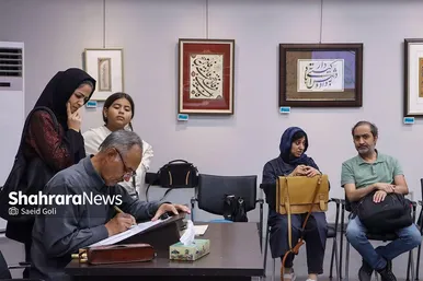 گزارش تصویری | رویداد هم‌نویسی «حصن حصین» با حضور استادان خوشنویسی مشهد در نگارخانه رضوان