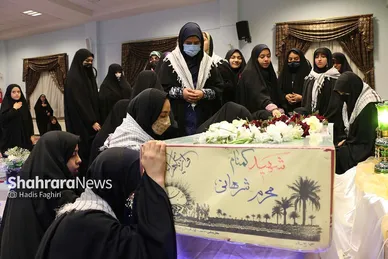 تشییع شهید گمنام در جمع دختران مدرسه امام رضا(ع) در مشهد