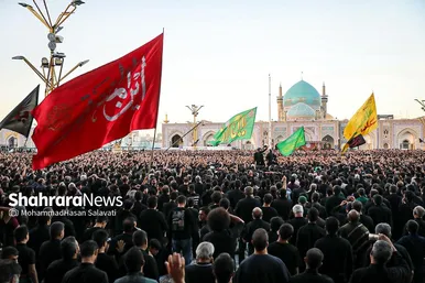 تصاویری از آئین چهارپایه خوانی عصر شهادت امام رضا (ع) در حرم مطهر رضوی