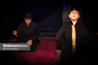 عکس‌هایی از نمایش «آداب شکار روباه»؛ از سایه شاه تا سایه قتل در مشهد