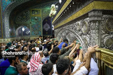 گزارش تصویری | آیین سنتی تعویض پوش ضریح مطهر امام رضا (ع)