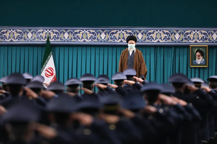 زمزمه سرود جمهوری اسلامی ایران توسط رهبرانقلاب + فیلم
