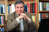 یاحقی: شاهنامه با نقش‌آفرینی در ساخت هویت فرهنگی ایرانیان، از دیگر آثار متمایز شده است + فیلم