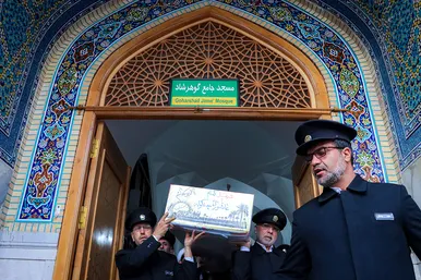 آخرین روز اعتکاف نوجوانان دهه هشتادی در حرم مطهر رضوی