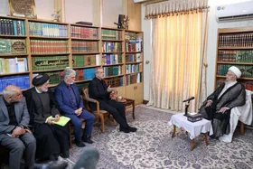 پزشکیان در دیدار با آیت&zwnj;الله مکارم شیرازی: برخی جریان&zwnj;ها در داخل و خارج به دنبال برهم زدن وحدت ملی و توافق&zwnj;های اخیر هستند