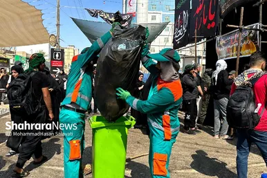 عکس | خدمت رسانی پاکبانان مشهدی به زائران اربعین در نجف اشرف