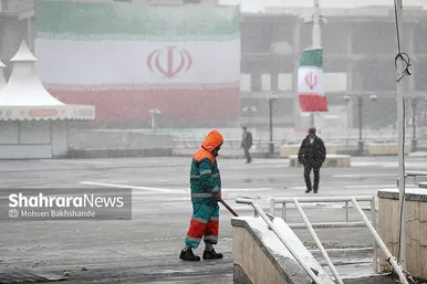 گزارش تصویری | خدمات دهی نیروهای شهرداری مشهد در روزهای برفی