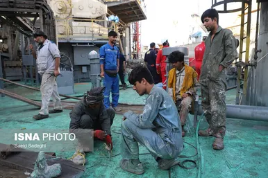 عکس‌هایی از کشتی سازی و صنایع فراساحل ایران