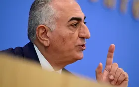 دلقک، دیکتاتور و احمق | توصیف روزنامه&zwnj;نگاران آلمانی از رضا پهلوی