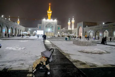 بارش برف در حرم مطهر رضوی