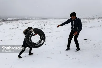 گزارش تصویری | تیوب‌سواری و برف‌بازی مشهدی‌ها (۲۱ بهمن ۱۴۰۳)