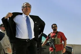 خلیل&zwnj;زاد: حکومت و مردم افغانستان می&zwnj;توانستند مانند اوکراین مقاومت کنند!