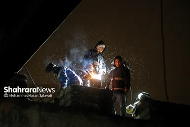اجرای عملیات تیرگذاری دوربرگردان شهید میرزایی مشهد زیر باران پاییزی