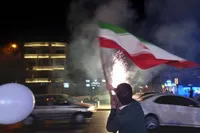 دهه نودی و هشتادی‌ها با فریاد "الله اکبر" به استقبال جشن انقلاب رفتند + فیلم و عکس