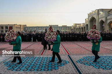 عکس‌هایی از مراسم تعویض پرچم گنبد حرم امام رضا (ع) (۱۷ شهریور ۱۴۰۳)