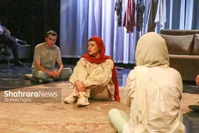 تئاتردرمانی با درد، رنج، امید و عشق | گفتگو با عوامل &laquo;مهمانی خانه ما&raquo; اثر حمید کیانیان