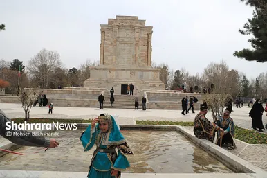 حضور گردشگران در آرامگاه فردوسی در نوروز ۱۴۰۱