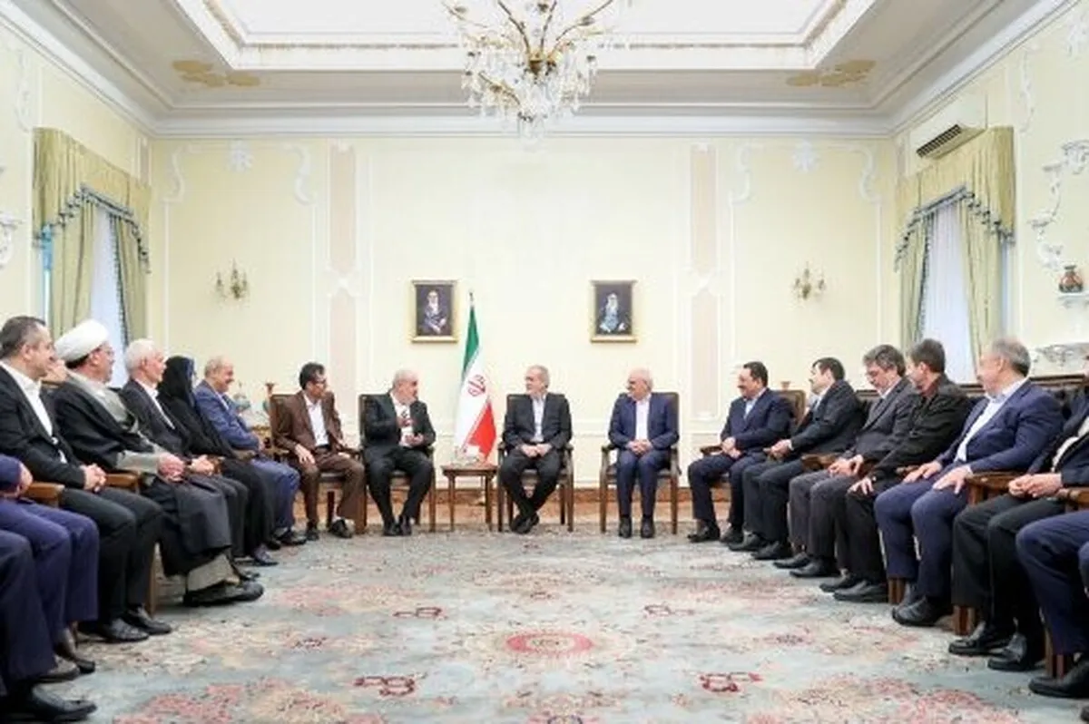 پزشکیان در دیدار عیدانه با مدیران و کارگزاران کشوری و لشکری: عزم دولت حل مشکلات معیشتی مردم است