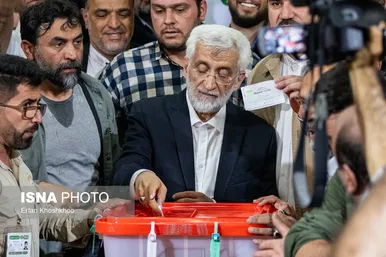 عکس‌هایی از پزشکیان و جلیلی پای صندوق رای در مرحله دوم انتخابات