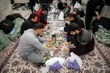 آیین معنوی اعتکاف در حرم امام رضا (ع)